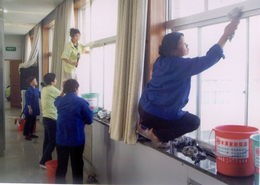 秦淮區(qū)大明路卡子門附近保潔公司新裝修開(kāi)荒保潔日常打掃擦玻璃